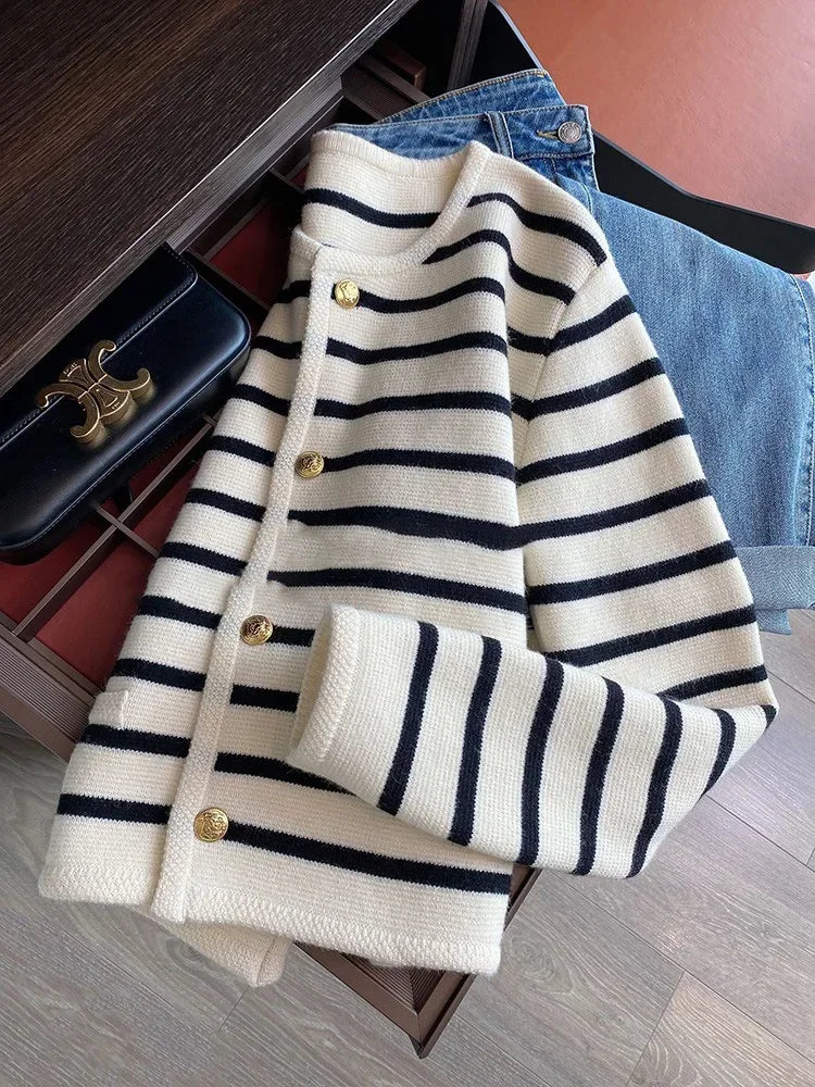 Outfit Look ChicFit Stripe Knit Cardigan