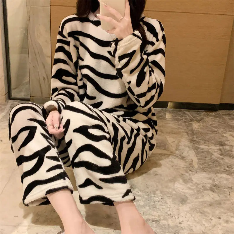 Outfit Look ThermaSoft Zebra Pajama Set