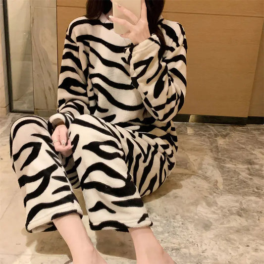 Outfit Look ThermaSoft Zebra Pajama Set