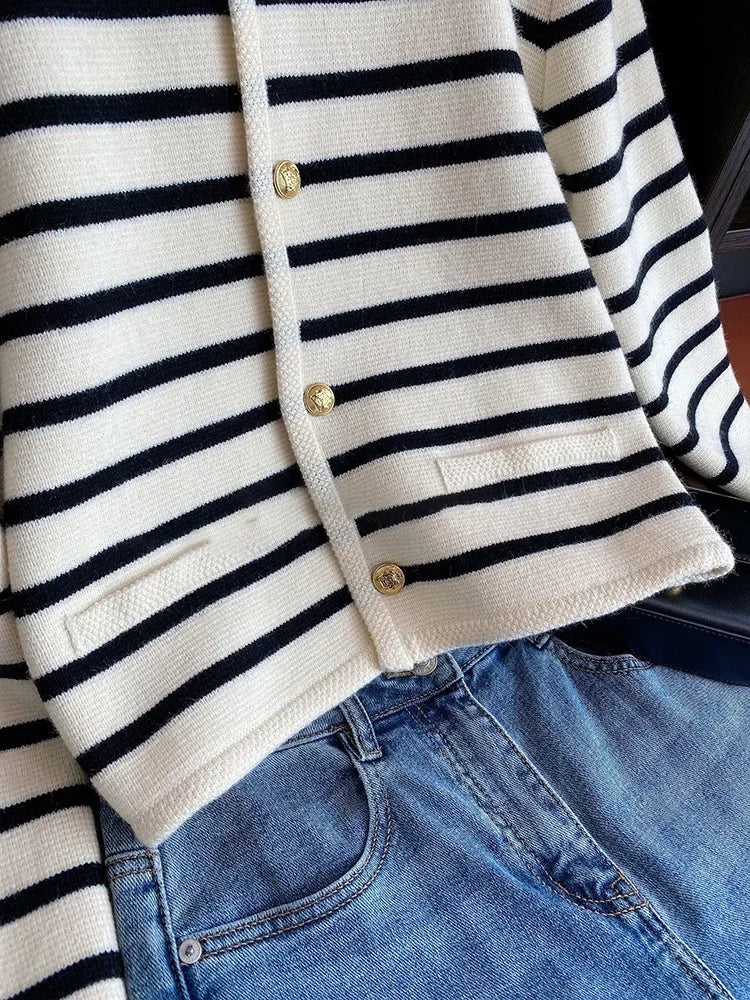 Outfit Look ChicFit Stripe Knit Cardigan