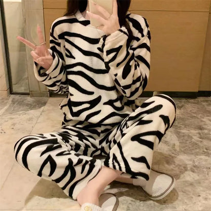 Outfit Look ThermaSoft Zebra Pajama Set