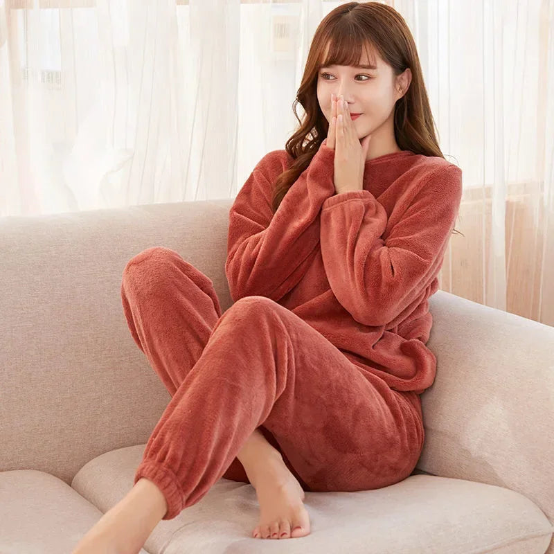 Outfit Look ThermaSoft Velvet Pajama Set