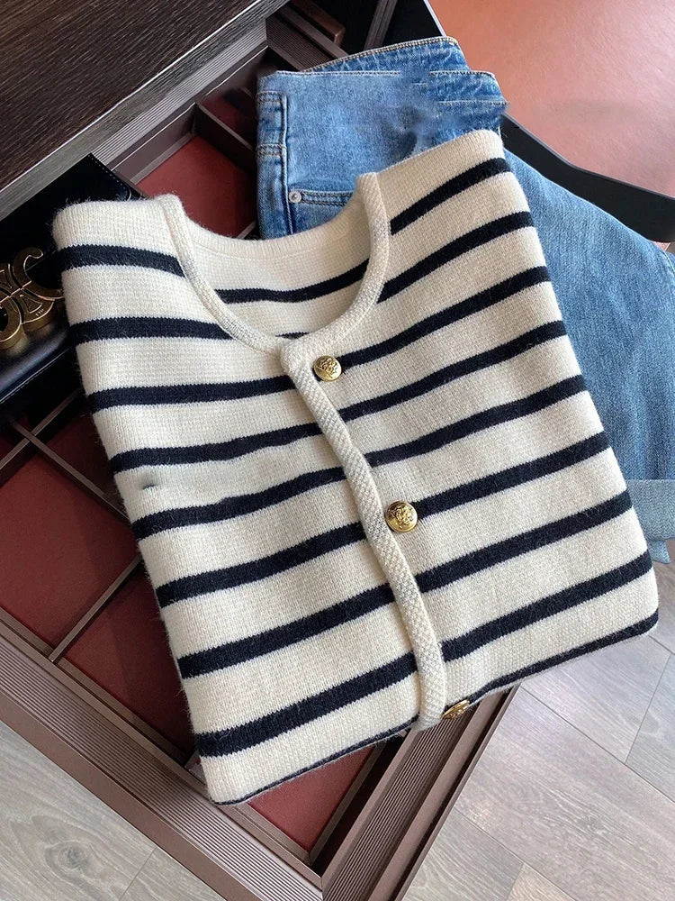 Outfit Look ChicFit Stripe Knit Cardigan
