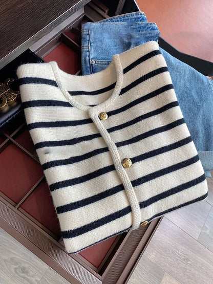Outfit Look ChicFit Stripe Knit Cardigan