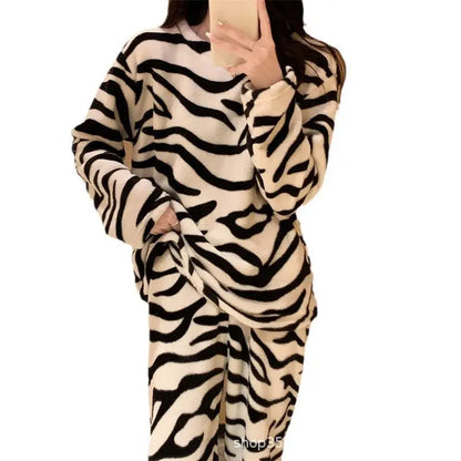 Outfit Look ThermaSoft Zebra Pajama Set