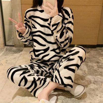 Outfit Look ThermaSoft Zebra Pajama Set