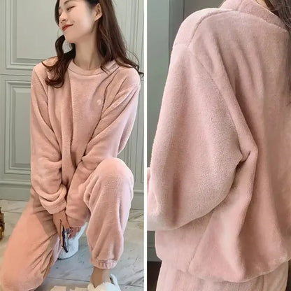 Outfit Look ThermaSoft Velvet Pajama Set